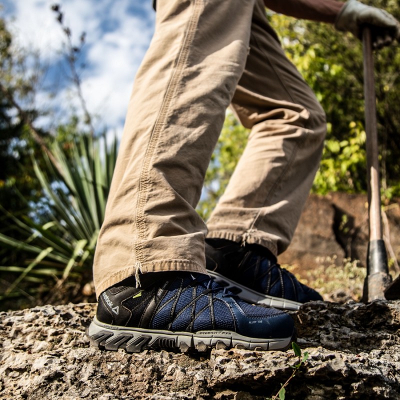 Reebok - Chaussures de sécurité basses bleues marine et noir en microfibre et cuir embout aluminium TRAIL GRIP S1P SRC